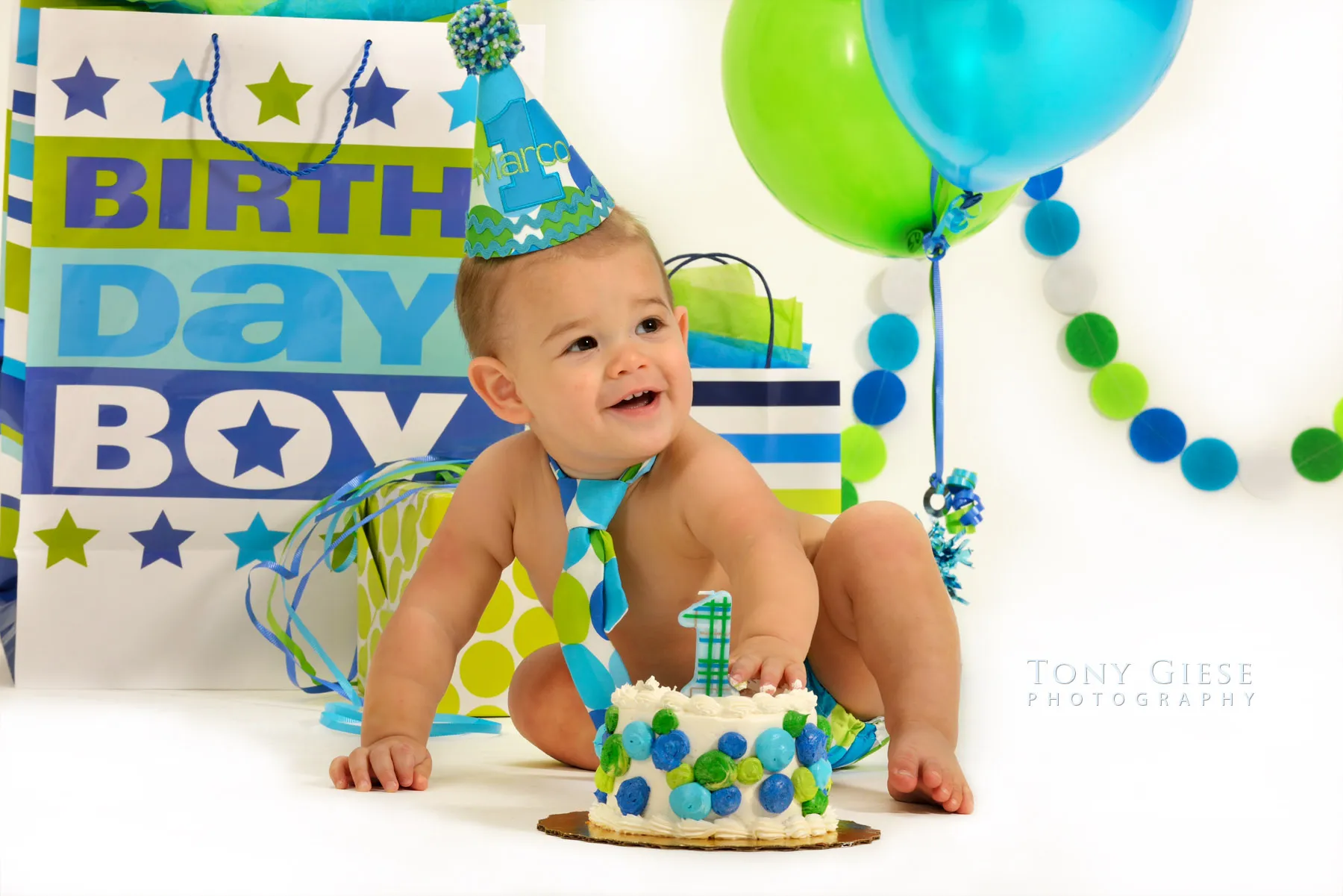 Cake smash photography by Tony Giese Photography