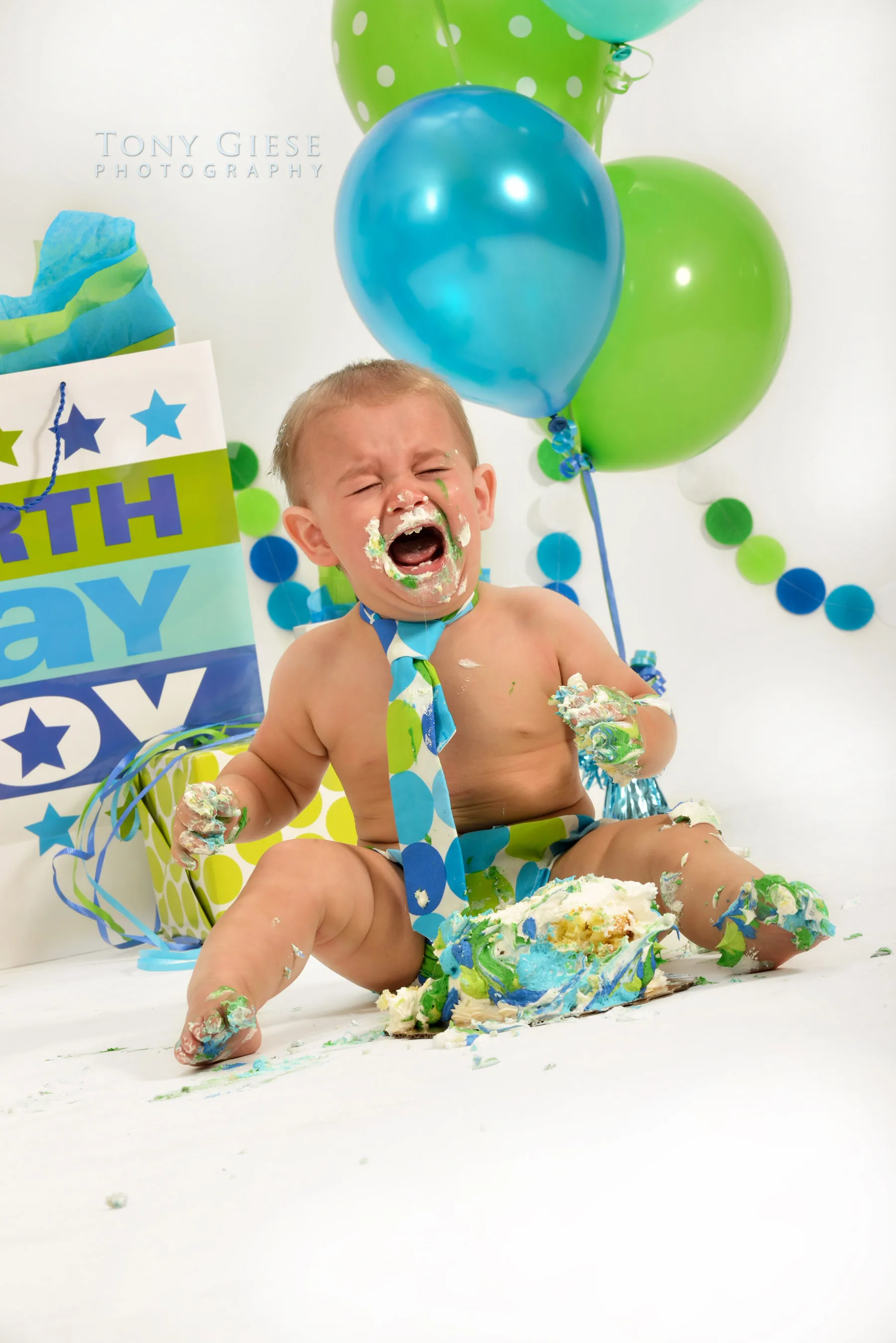 Cake smash photography by Tony Giese Photography