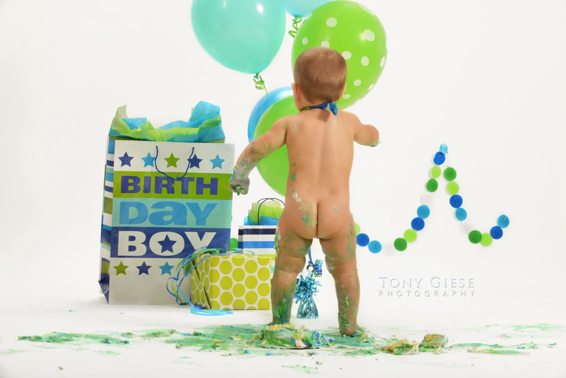 Cake smash photography by Tony Giese Photography